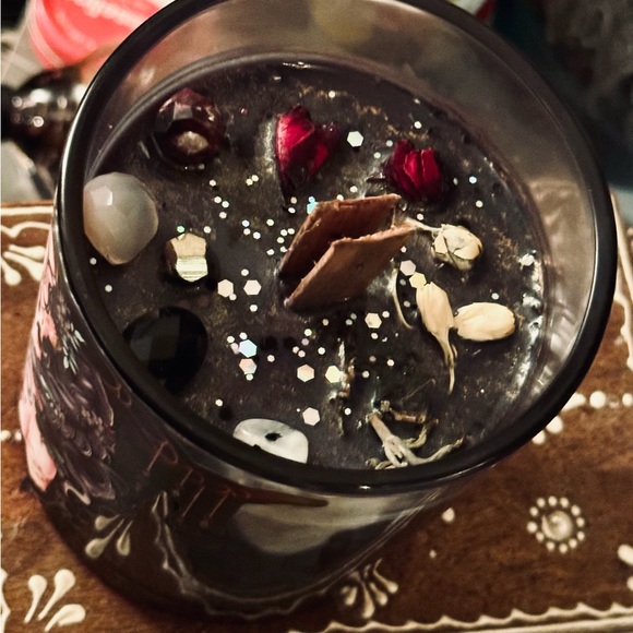 Capricorn Zodiac Crystal Candle - Picture 5 of 10